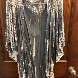 American Eagle Outfitters Blue and White Tie-Dye Top